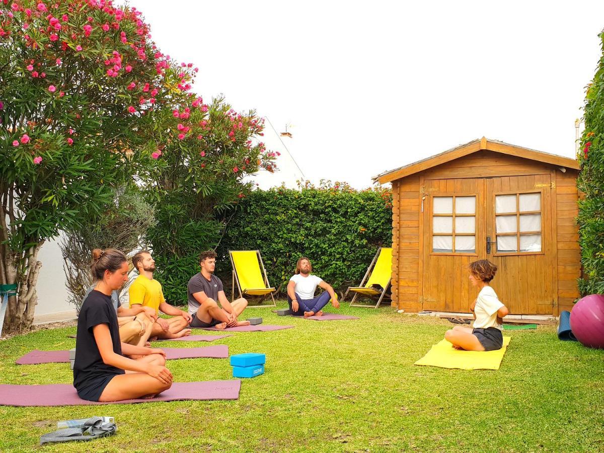 Sandycamps Surf House บาเลียล ภายนอก รูปภาพ