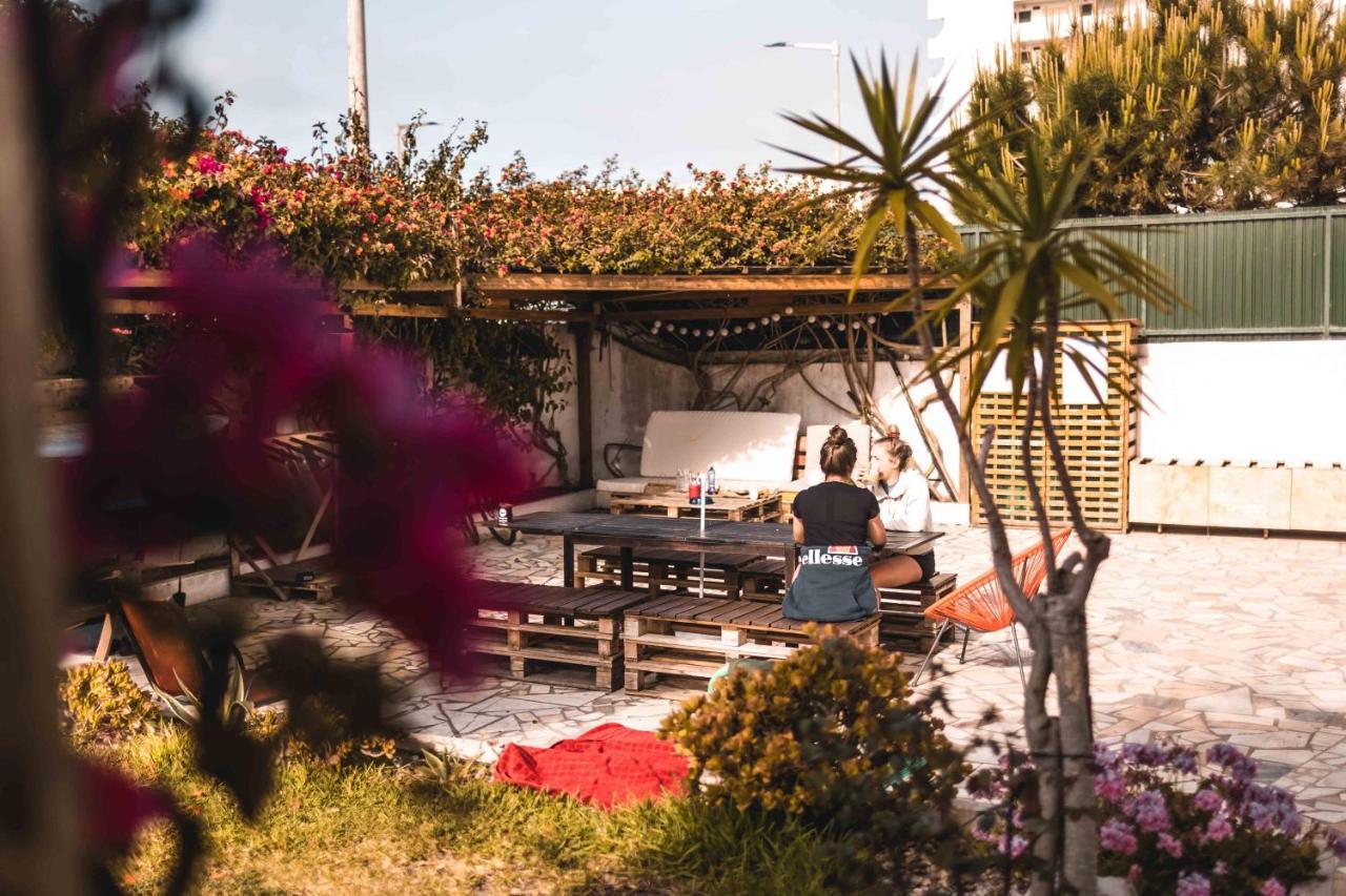 Sandycamps Surf House บาเลียล ภายนอก รูปภาพ